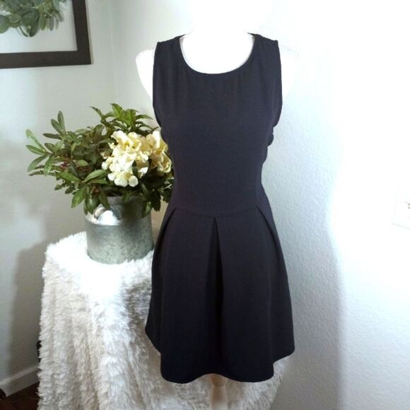 one clothing Dresses & Skirts - ONE CLOTHING NAVY DTESS SZ.L EUC